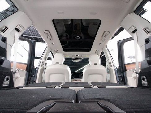 Certified 2022 Volvo XC90 T6 Momentum w/ Advanced Package image 39