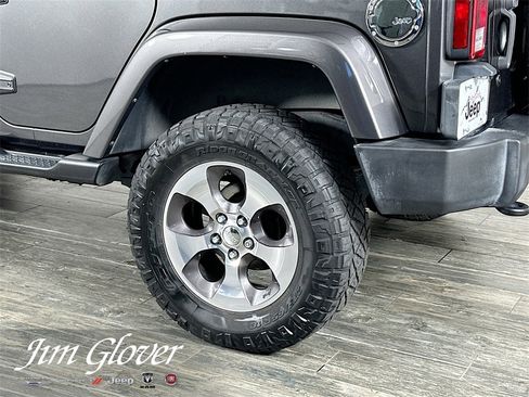 Used 2017 Jeep Wrangler Unlimited Sahara w/ Connectivity Group image 12