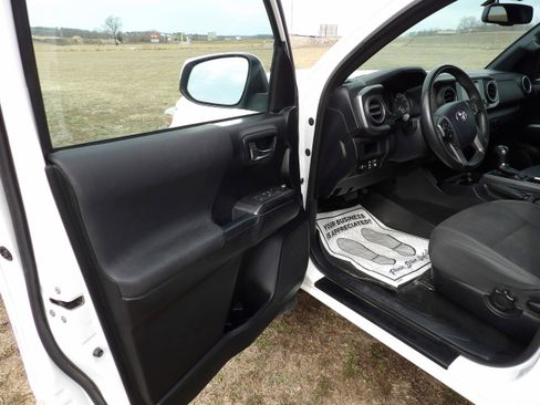 Used 2017 Toyota Tacoma TRD Sport w/ Tow Package image 11