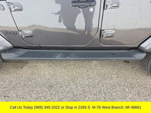 Used 2025 Jeep Wrangler Unlimited Sahara image 16