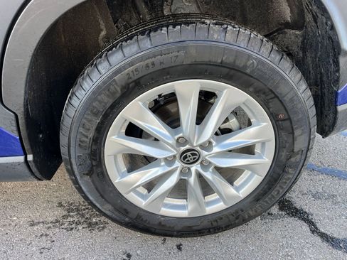 Used 2025 Toyota Corolla Cross LE image 29