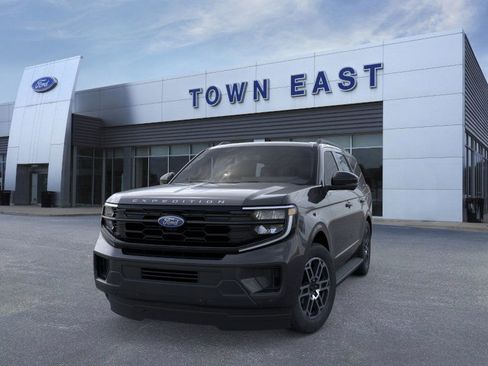 New 2025 Ford Expedition Active image 2