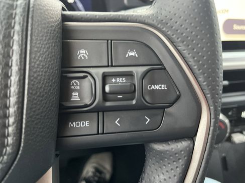 Used 2025 Toyota 4Runner TRD Off-Road Premium image 14