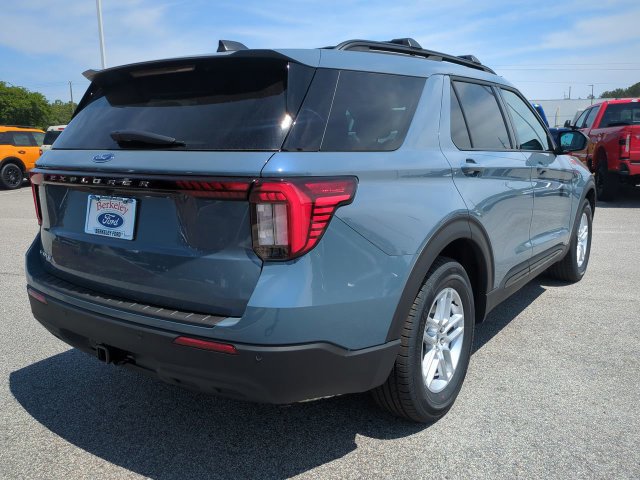 New 2026 Ford Explorer Active RWD image 4