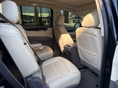 Used 2022 Cadillac XT6 Premium Luxury image 14