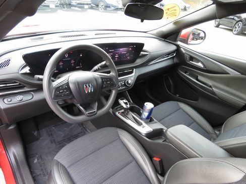 Used 2024 Buick Envista Preferred image 12