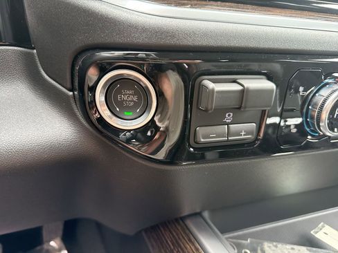 New 2026 GMC Sierra 1500 Elevation w/ Preferred Package AWD/4WD image 17