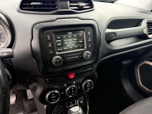 Used 2015 Jeep Renegade Latitude w/ Popular Equipment Group FWD image 19