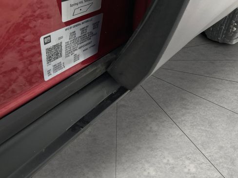 Used 2023 GMC Acadia SLE w/ Driver Convenience Package image 26