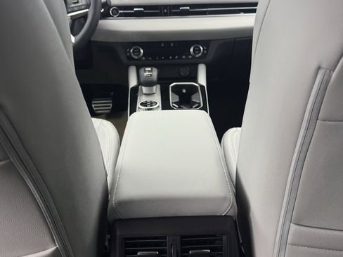 New 2025 Mitsubishi Outlander SE image 29