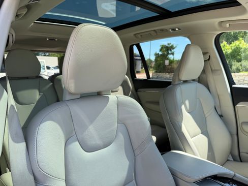 Used 2021 Volvo XC90 T5 Momentum w/ Climate Package FWD image 11