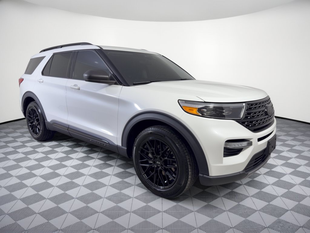 Used 2023 Ford Explorer XLT w/ Equipment Group 202A RWD image 7