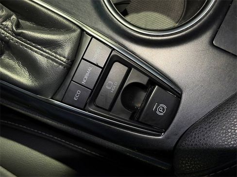 Used 2018 Toyota Camry XSE image 37