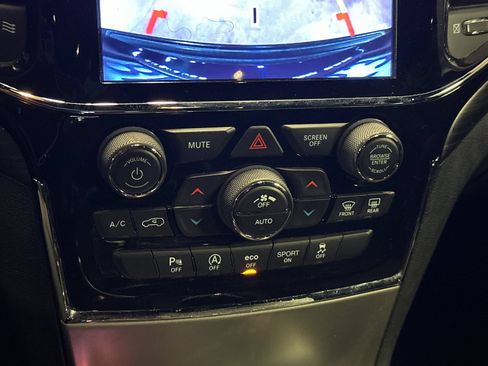 Certified 2020 Jeep Grand Cherokee Altitude AWD/4WD image 17