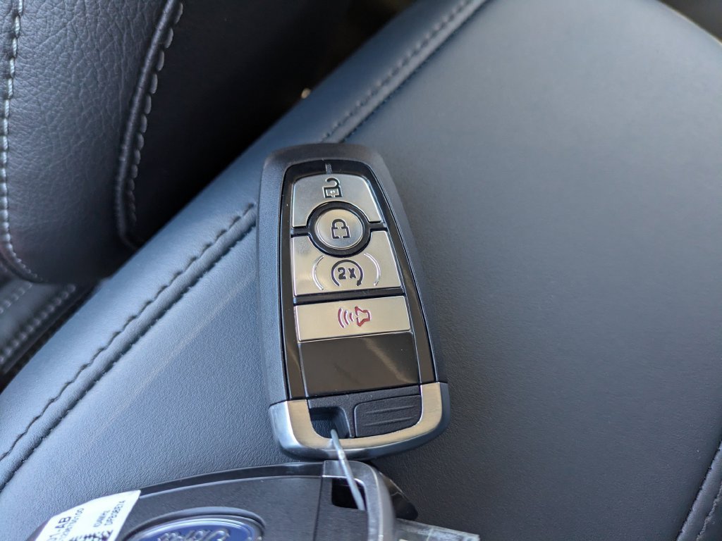 New 2026 Ford Maverick XLT w/ XLT Luxury Package FWD image 32