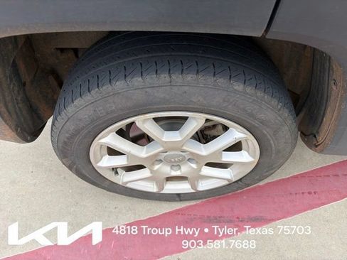 Used 2020 Jeep Renegade Latitude w/ Cold Weather Group AWD/4WD image 11