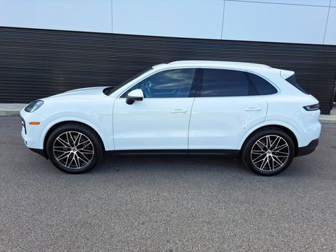 Certified 2024 Porsche Cayenne image 2