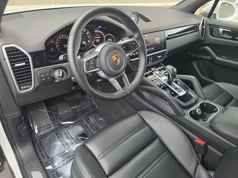 Certified 2023 Porsche Cayenne image 4