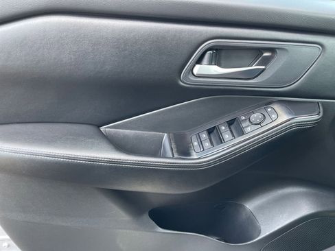 Used 2025 Nissan Rogue SV image 18