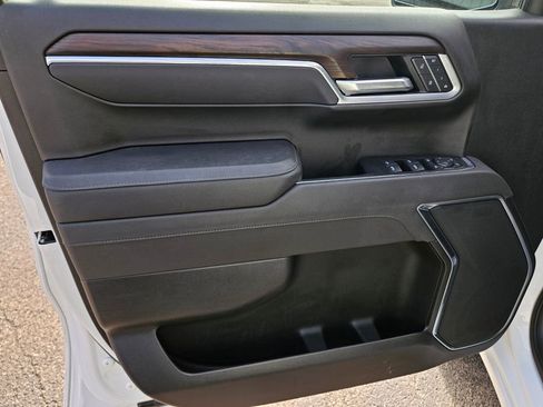 Used 2025 GMC Sierra 1500 SLT image 16