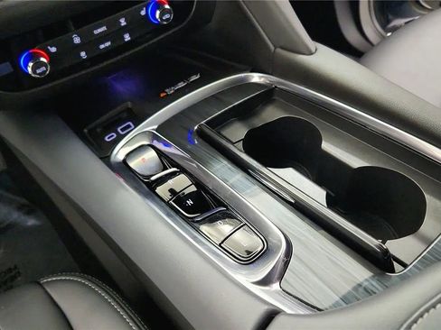 Used 2023 Buick Enclave Essence image 32