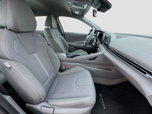 Used 2025 Hyundai Elantra SE FWD image 19