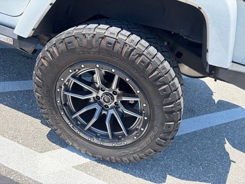 Used 2018 Jeep Wrangler Unlimited Sahara AWD/4WD image 13