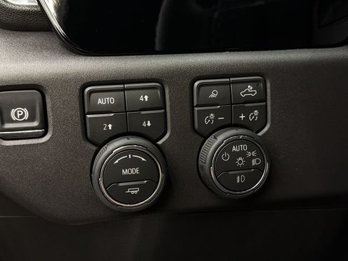 Used 2026 Chevrolet Silverado 1500 LT Trail Boss w/ LT Trail Boss Premium Package AWD/4WD image 30