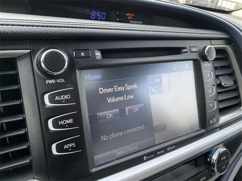 Used 2019 Toyota Highlander XLE image 21