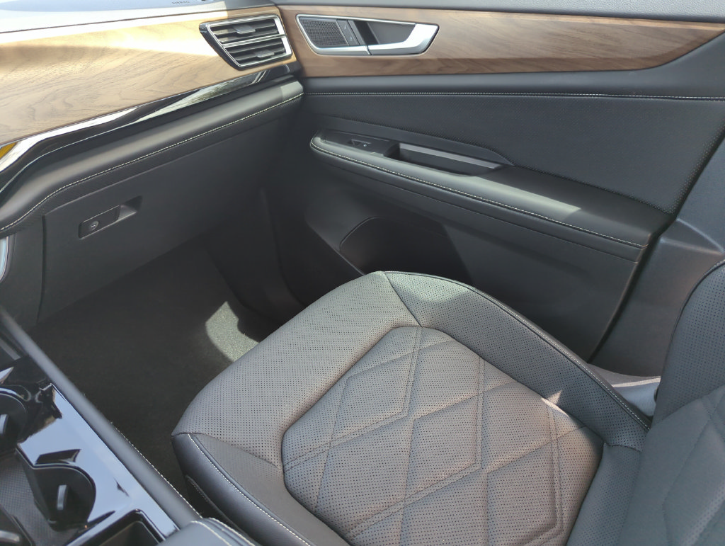 Used 2024 Volkswagen Atlas SE FWD image 29