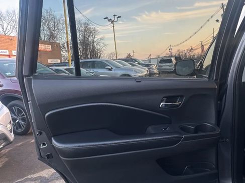 Used 2018 Honda Pilot Touring image 20