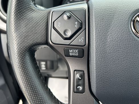 Used 2020 Toyota Tacoma TRD Off-Road AWD/4WD image 21