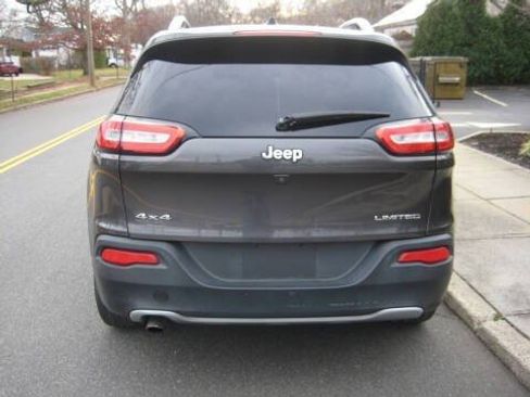 Used 2017 Jeep Cherokee Limited AWD/4WD image 2