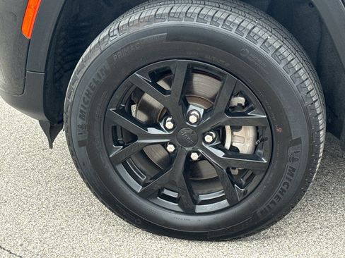 Used 2024 Jeep Grand Cherokee L Altitude AWD/4WD image 8