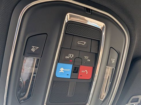 Used 2024 Jeep Grand Cherokee Limited AWD/4WD image 36