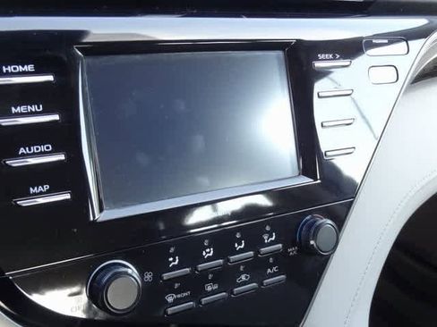 Used 2020 Toyota Camry LE w/ Convenience Package image 12