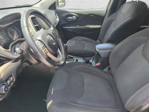 Used 2016 Jeep Cherokee Latitude FWD image 15