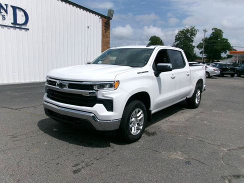 Used 2024 Chevrolet Silverado 1500 LT AWD/4WD image 2