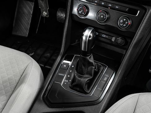 Used 2021 Volkswagen Tiguan S image 17