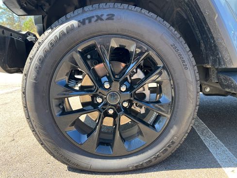 Used 2025 Jeep Wrangler Sahara image 11