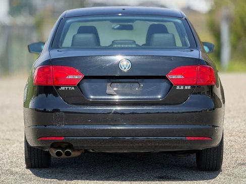 Used 2013 Volkswagen Jetta SE FWD image 4