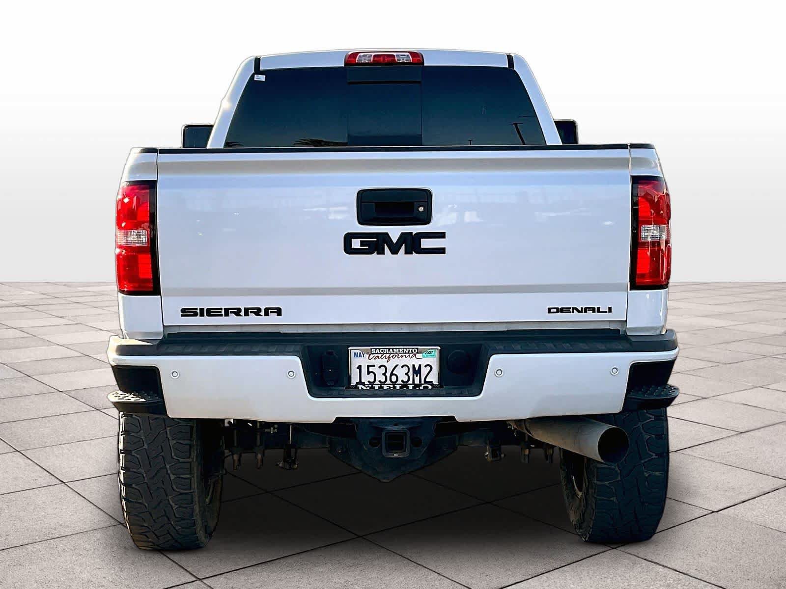 Used 2018 GMC Sierra 2500 Denali w/ Duramax Plus Package AWD/4WD image 8