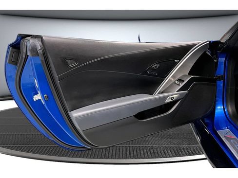 Used 2015 Chevrolet Corvette Z06 w/ 3LZ Preferred Equipment Group RWD image 28