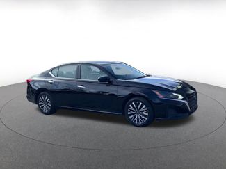 Used 2025 Nissan Altima 2.5 SV video 2