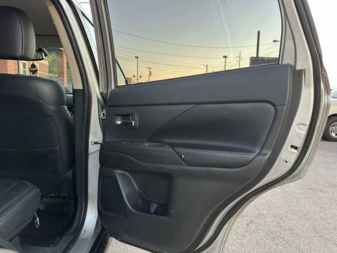 Used 2019 Mitsubishi Outlander SE image 9