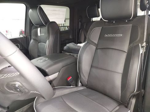 New 2026 RAM 2500 Laramie AWD/4WD image 17