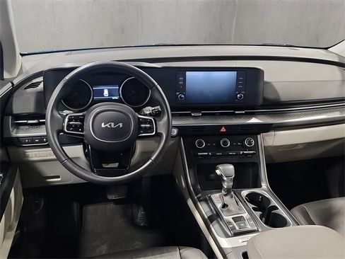Used 2024 Kia Carnival LX image 18