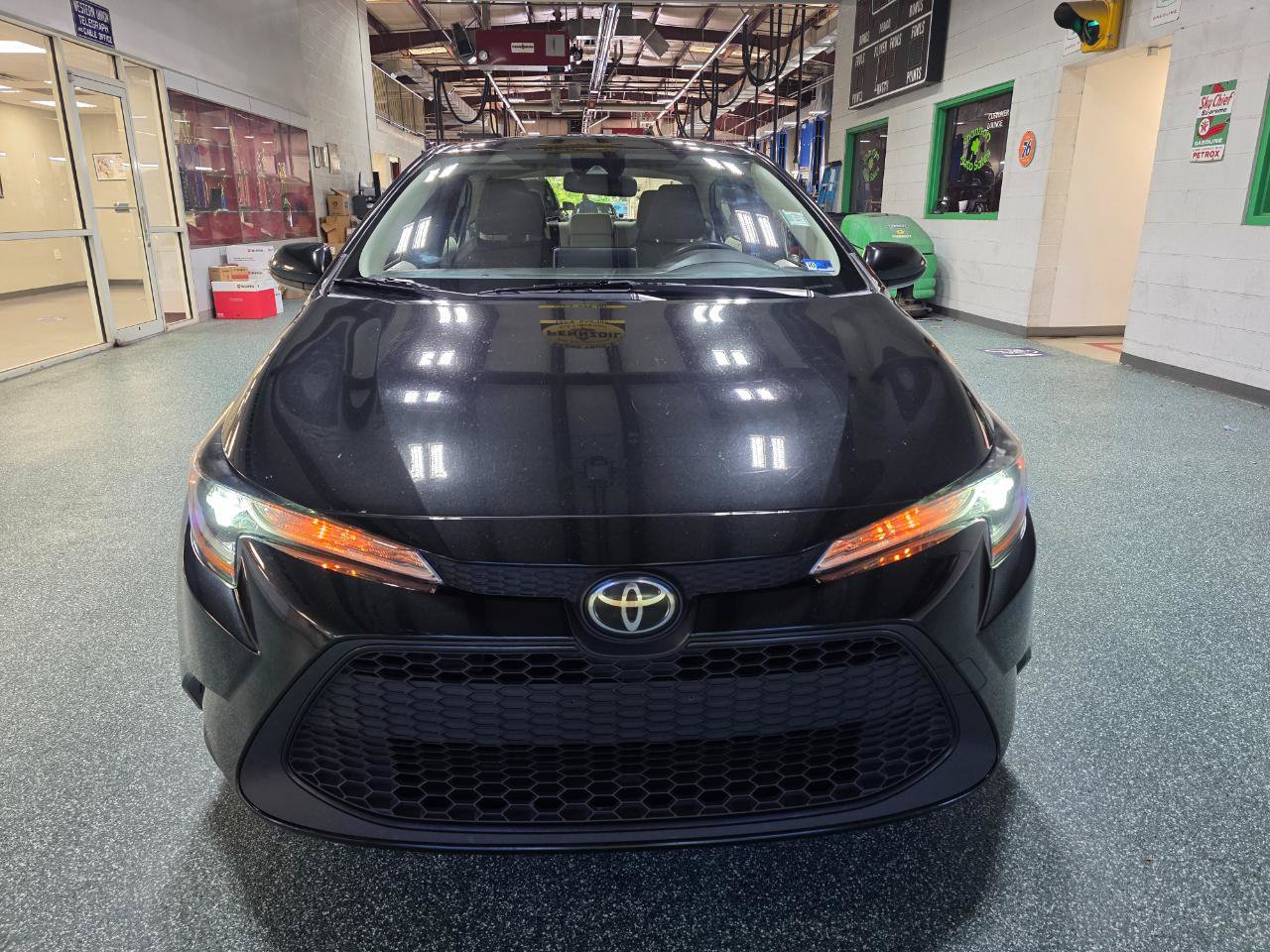 Used 2022 Toyota Corolla LE FWD image 3