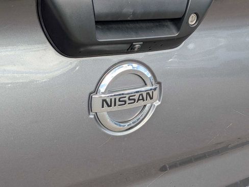 Used 2018 Nissan Titan SV image 11