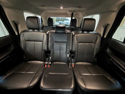 Used 2024 Ford Expedition Max XLT image 32